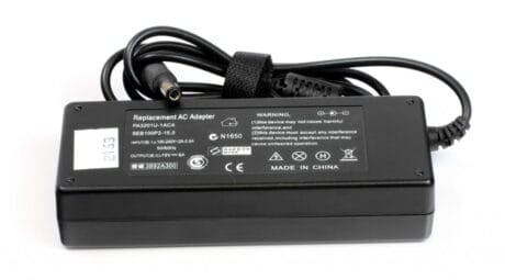Toshiba 90W 15V 6A strømforsyning - Kompatibel