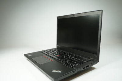 - Lenovo ThinkPad T450S | i5-5300u 2.3Ghz / 8GB RAM / 180GB SSD | 14" HD+ / Sølv stand - Grøn Computer - Genbrugt IT med omtanke - DSC00834 1 scaled