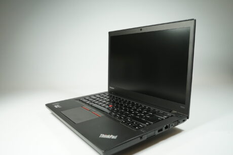 Lenovo ThinkPad T450S | i5-5300u 2.3Ghz / 8GB RAM / 180GB SSD | 14" HD+ / Sølv stand
