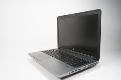 - HP ProBook 655 G1 | AMD A4-4300m 2.5Ghz / 4GB RAM / 128GB SSD | 15" FHD / Sølv stand - Grøn Computer - Genbrugt IT med omtanke - DSC02006 1 scaled