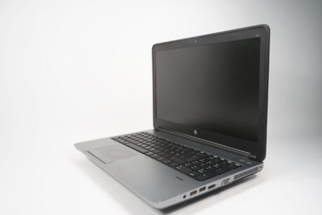 HP ProBook 655 G1 - AMD A4-4300m 2.5Ghz - 4GB RAM - 128GB SSD - 15" FHD - Sølv stand