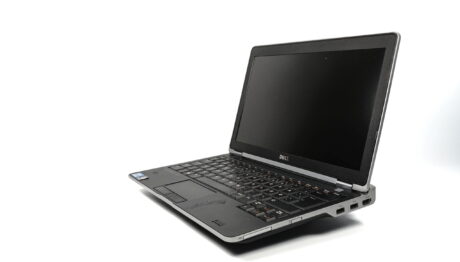 Dell Latitude E6320 | i5-3320m 2.6Ghz / 4GB RAM / 120GB SSD |12" HD / Sølv stand