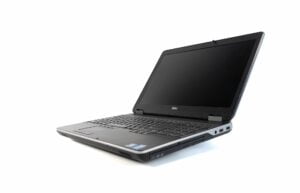 Dell Latitude E6540 - Core i5-4300M 2.60GHz - 8GB RAM - 120GB SSD - 15" FHD - - Sølv stand