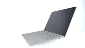 Microsoft Surface Laptop 2 - i5-8350u 1.7GHz - 8GB RAM - 256GB NVMe - 13.5" 2256x1504 - Sølv stand