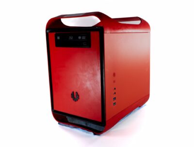 BitFenix Mini ITX - i3-4130 3.4GHz - 8GB RAM - 500 GB SSD  - Guld stand