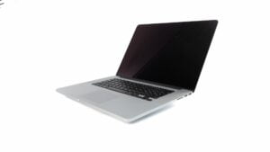MacBook Pro (Mid 2015) - i7-4980HQ 2.8 GHz - 16GB RAM - 500 GB SSD - 15.4" 2880x1800 Retina - - Sølv stand