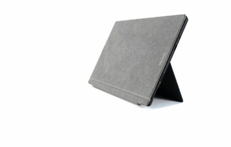 Microsoft Surface Pro 6 - i7-8650u 1.9GHz - 16GB RAM - 512GB NVMe - 13" 2736x1824 - Bronze stand