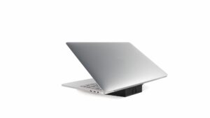 MacBook Pro (2019 Touchbar) SpaceGrey - i5-8279u 2.5 GHz - 8GB RAM - 256GB NVME - 13" Retina 2560x1600 - - Sølv stand