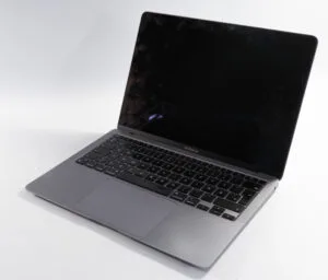 MacBook Air 13" 2020 - M1 3,2GHz - 8GB RAM  - 256GB NVME - Sølv stand