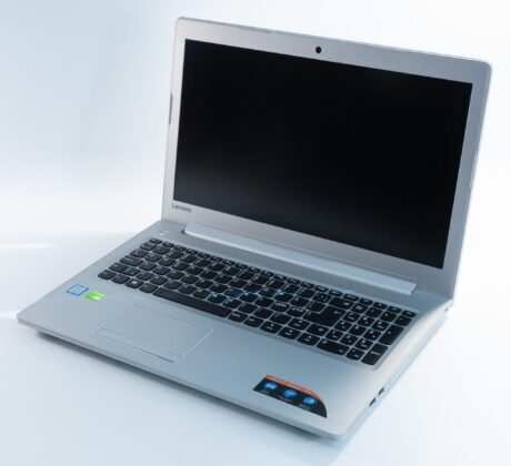 Lenovo IdeaPad 510-15IKB - i5-7200U 2.5GHz - 8GB RAM - 256GB SSD - 15" FHD GeForce 940MX - Sølv stand