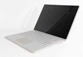 MicroSoft Surface Book 2 - i5-7300u 1.9GHz - 8GB RAM - 256GB NVME - 13" - 3000x2000 - Sølv stand