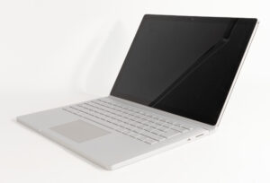 MicroSoft Surface Book 2 - i7-8650U 1.9GHz - 8GB RAM - 256GB NVME - 13" - 3000x2000  - Sølv stand