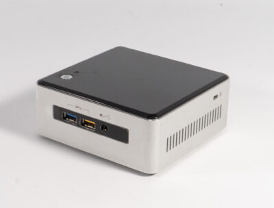 Intel NUC5i3RYH - i3-5005u 2.00 GHz - 120 GB SSD - 8GB RAM - Guld stand