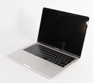 MacBook Pro 13" Touchbar (Late 2016) - i5-6267u 2.9 GHz - 16GB RAM - 500GB SSD - 13" 2560x1600 - Radeon Pro 450 - Sølv stand