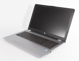 HP 250 G6  - i7-7500u 2.7GHz - 8GB RAM - 256GB SSD - 15" FHD - Sølv stand