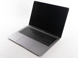 MacBook Air (Late 2018) Space Gray -  i5-8210Y 1.60GHz - 8GB RAM - 128GB NVME - 13" 2560x1600 - Bronze stand