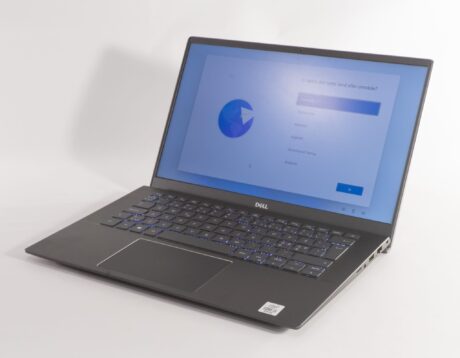 Dell Vostro 14 5401 - i5-1035G1 1.0GHz (3.60 GHz) - 8GB RAM - 256GB SSD - 14" FHD  - Sølv stand