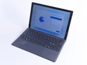 Microsoft Surface Pro 4 - i5-6300U 2.40GHz - 8GB RAM - 256GB NVME - 12.3" 2k - Sølv stand
