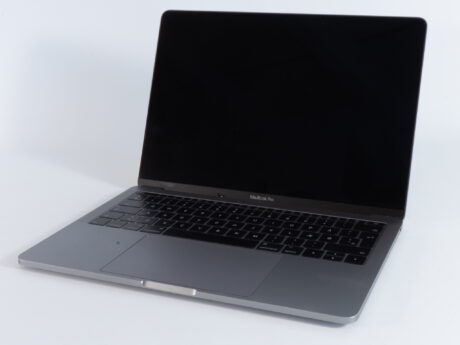 MacBook Pro (Mid-2017) Space Gray - i5-7360U 2.3GHz - 8GB RAM - 128GB NVME - 13" - 2560x1600  - Bronze stand