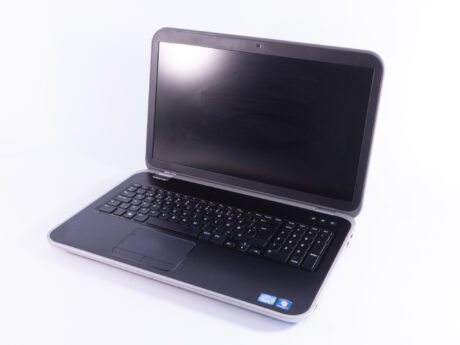 Dell Inspirion 7720 - i5-3210m 2.5GHz - 8GB RAM - 256 GB SSD - 17" FullHD - Sølv stand