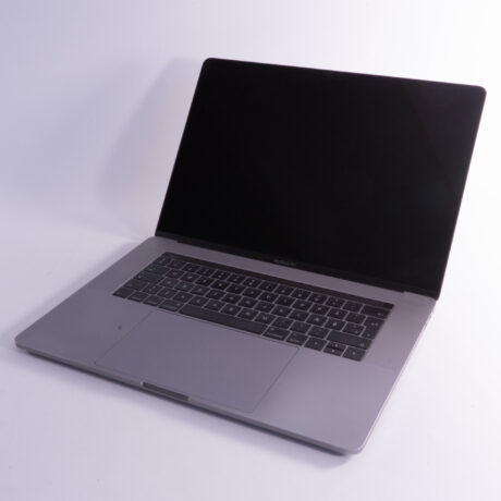 MacBook Pro (Late 2016) - i7-6700HQ 2.6 GHz - 16GB RAM - 1000GB SSD - 15.4" 2880x1800 - Radeon Pro 450 - Sølv stand
