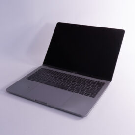 MacBook Pro (Mid-2017) Space Gray - i5-7360U 2.3GHz - 8GB RAM - 128GB NVME - 13" - 2560x1600  - Sølv stand