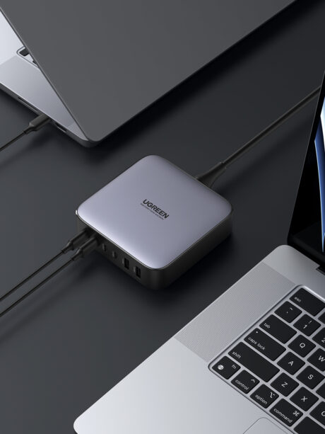UGREEN Nexode GaN 200W - 6 x USB ports