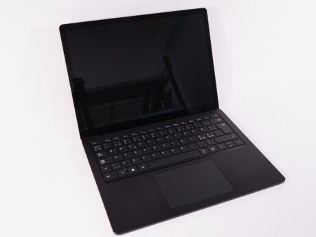 Microsoft Surface Laptop 4 Black - i7-1185G7 3.0GHz - 16GB RAM - 256GB NVMe - 13.5" 2256x1504 Touch - Sølv stand