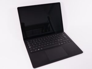Microsoft Surface Laptop 4 Black - i7-1185G7 3.0GHz - 16GB RAM - 256GB NVMe - 13.5" 2256x1504 Touch - Sølv stand