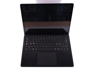 Microsoft Surface Laptop 4 Black - i7-1185G7 3.0GHz - 16GB RAM - 256GB NVMe - 13.5" 2256x1504 Touch - Bronze stand