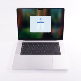 MacBook Pro 16.2" (2021) Silver - M1 MAX 10-Core - 32GB RAM - 1TB NVME - GPU 32-Core - 3456X2234 - Bronze stand