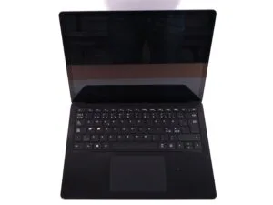 Microsoft Surface Laptop 4 Black - i5-1035G7 2.6GHz - 16GB RAM - 256GB NVMe - 13.5" 2256x1504 Touch - Bronze stand